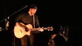 Thom Artway si svým energickým koncertem s premiérou videoklipu All I Know podmanil Malostranskou besedu  v Praze! (8 / 39)