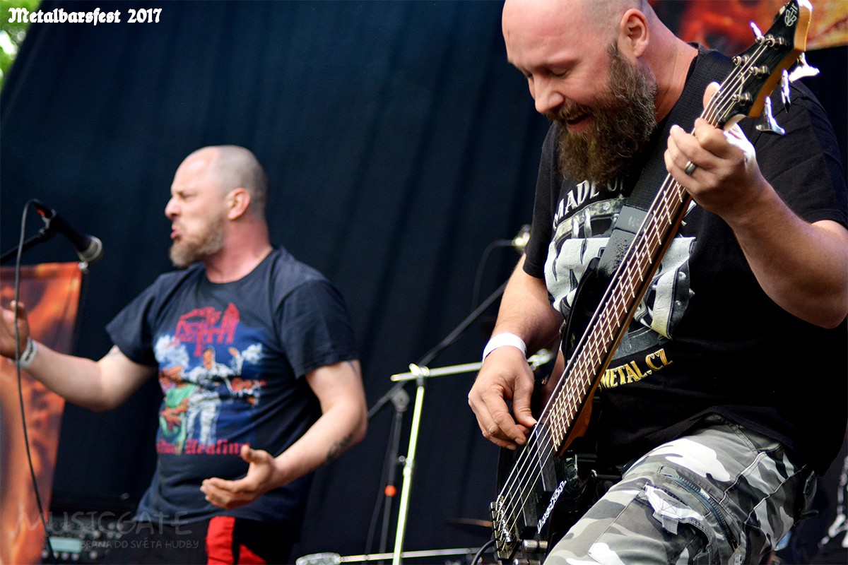 Metalový festival se …