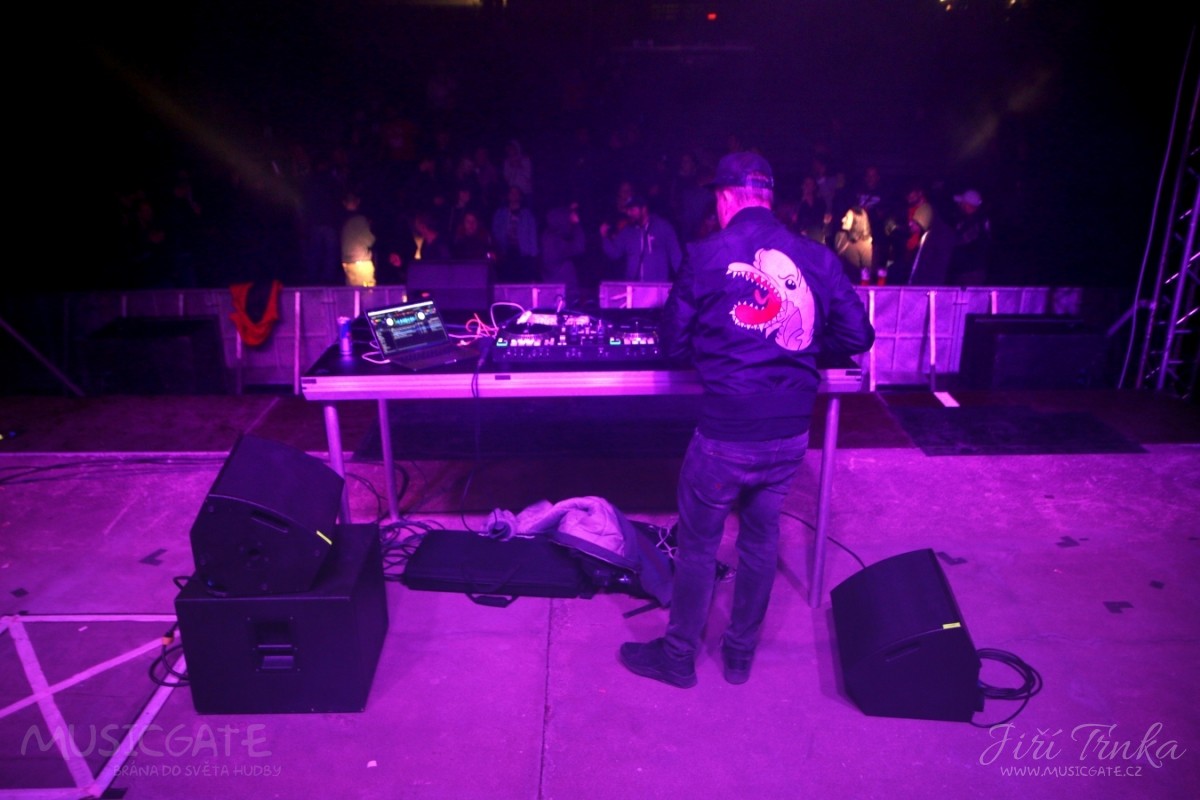 DJ Roxtar (+ Adolfeen)