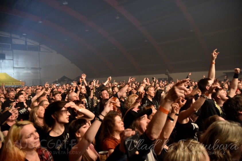 Poté koncert stále více vrcholil a vzájemná …