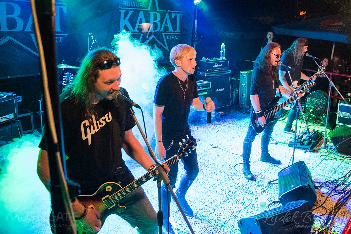 Kapela Kabát revival West