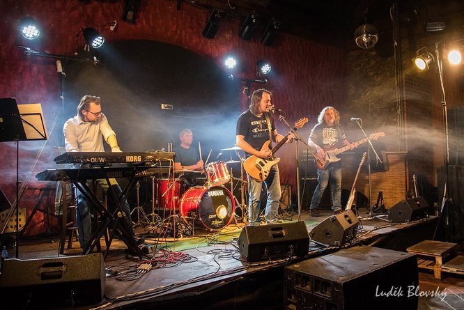 Čarostřelec je název plzeňské pop-rockové …