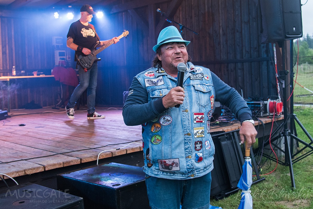 Kapela Louis Cypher - gratulace hlavnímu pořadateli