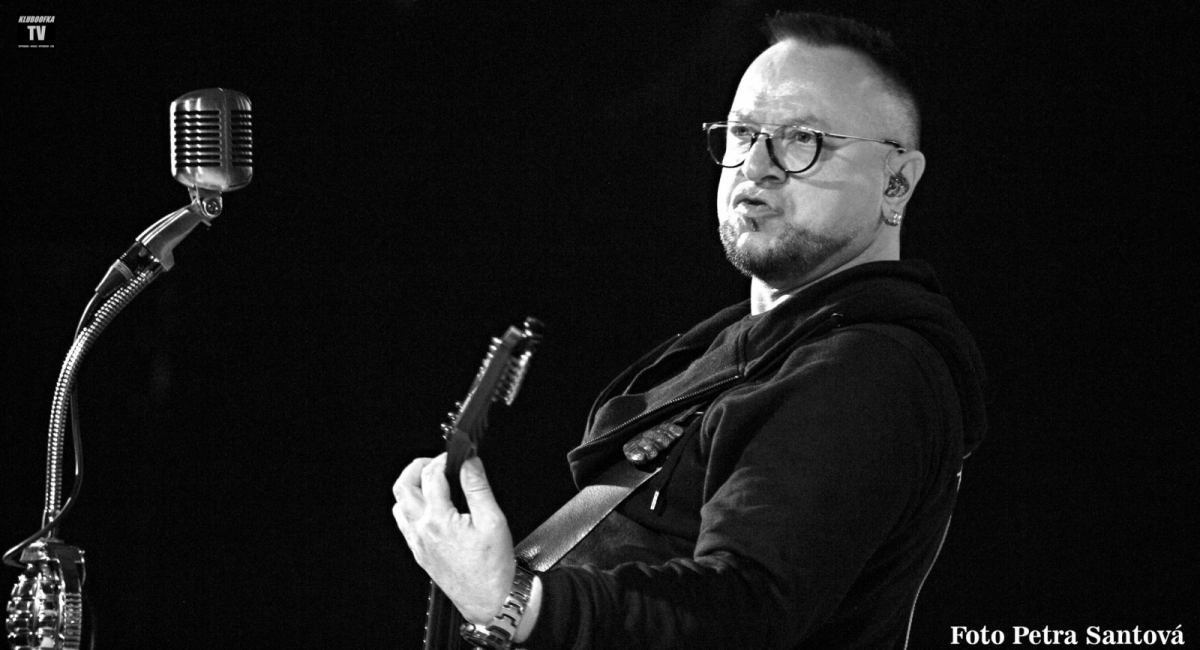 Skladby v prvním díle:
Hakel band - Opilcovo …