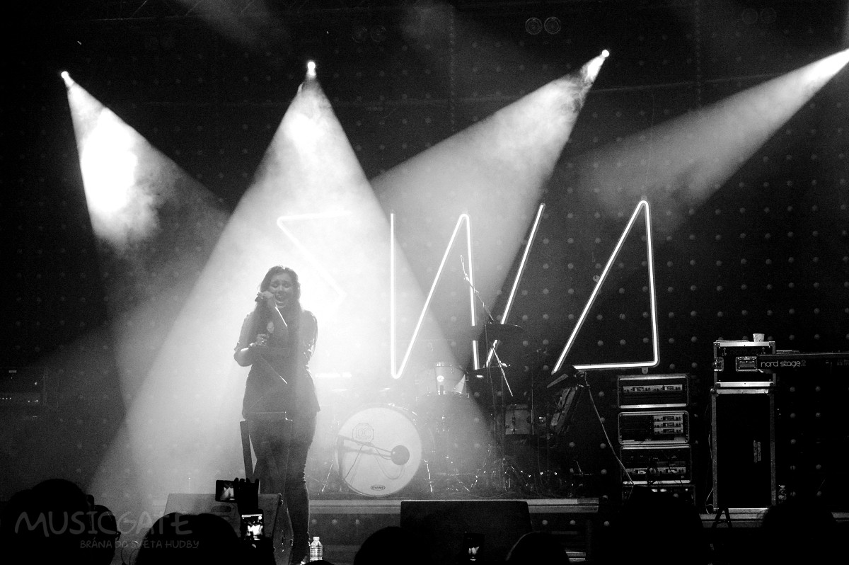 Ewa zahájila svůj koncert úvodní skladbou a …
