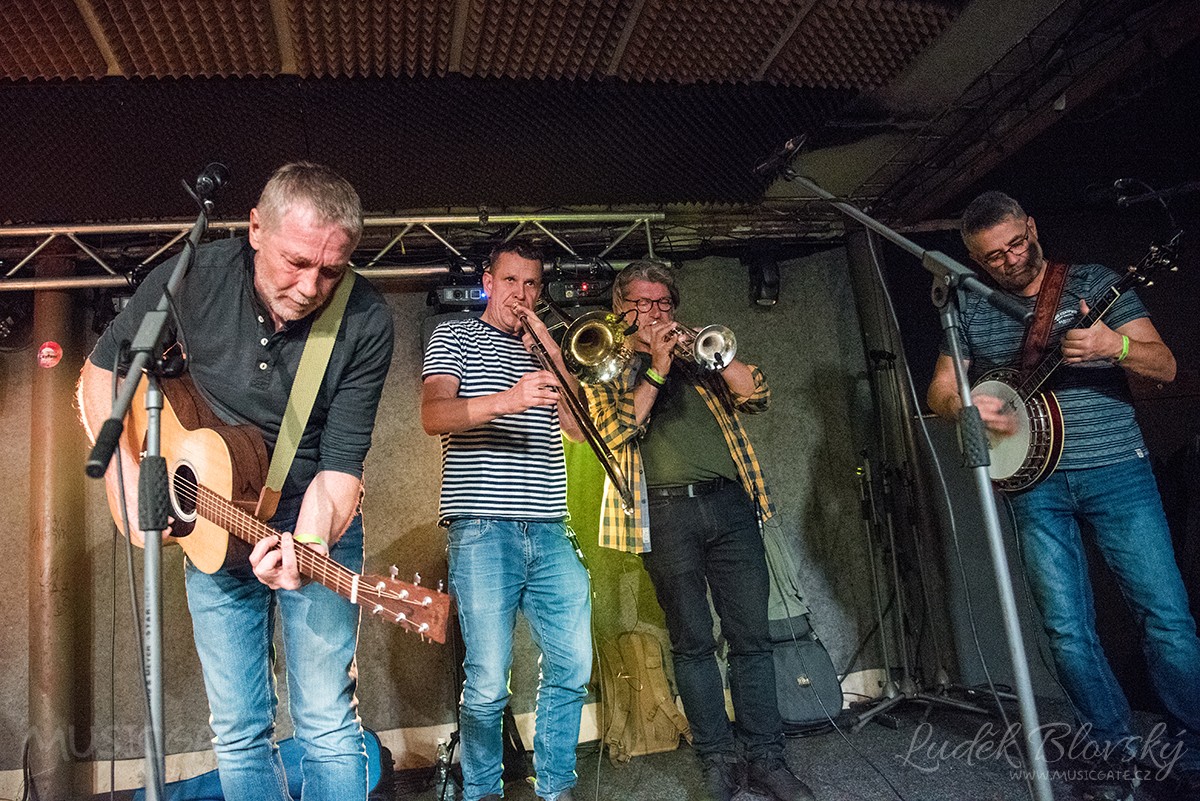 Kapela Děda Mládek Illegal Band