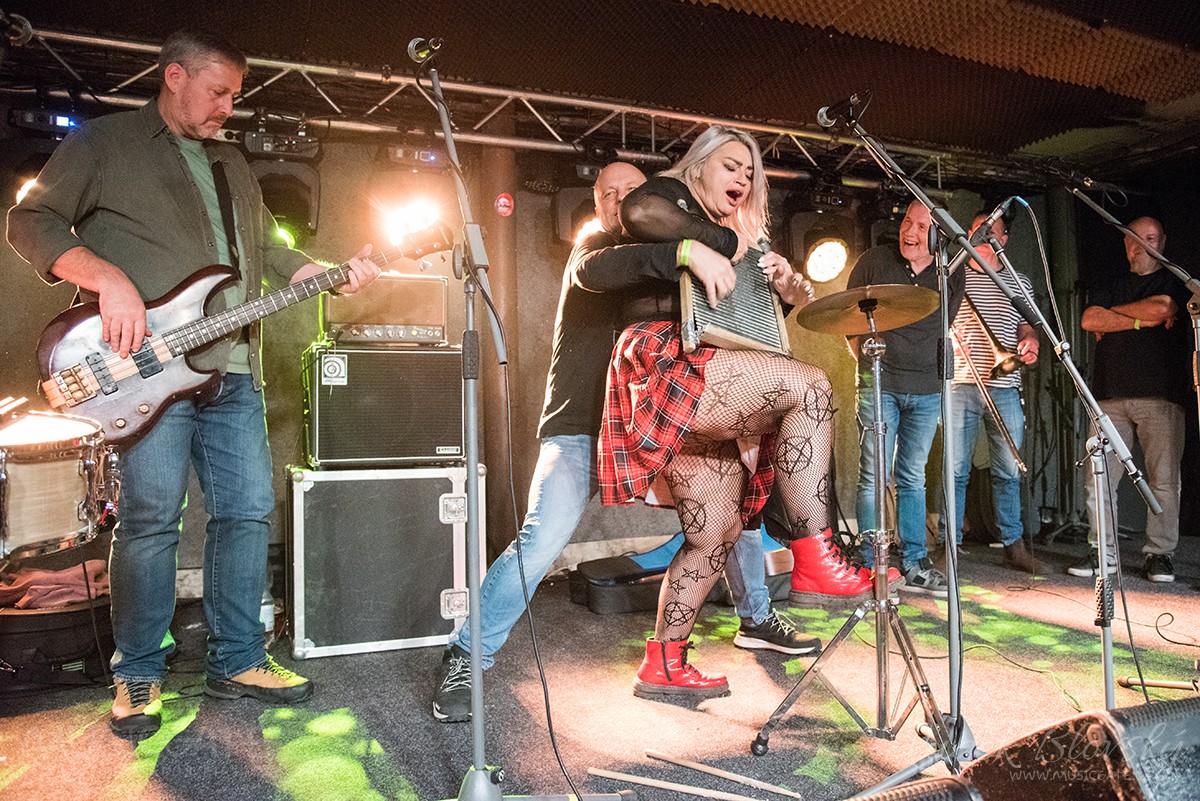 Kapela Děda Mládek Illegal Band