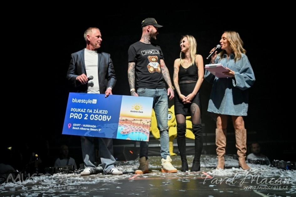 Dříve než nastal zlatý hřeb večera - …