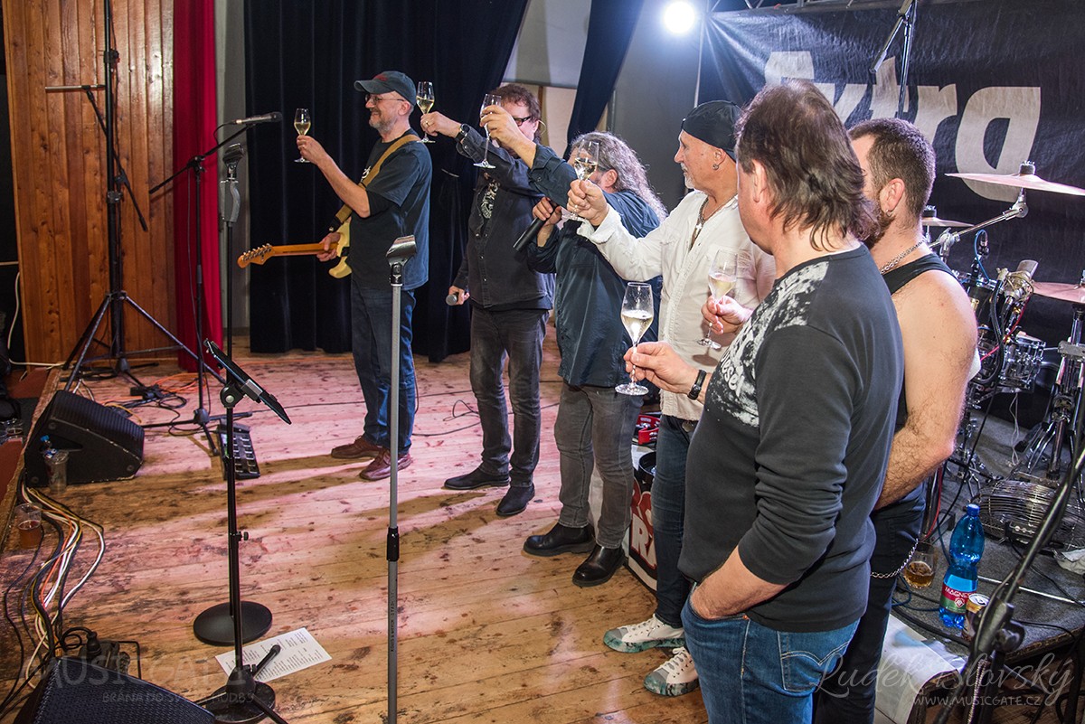 Kapela Extra Band revival