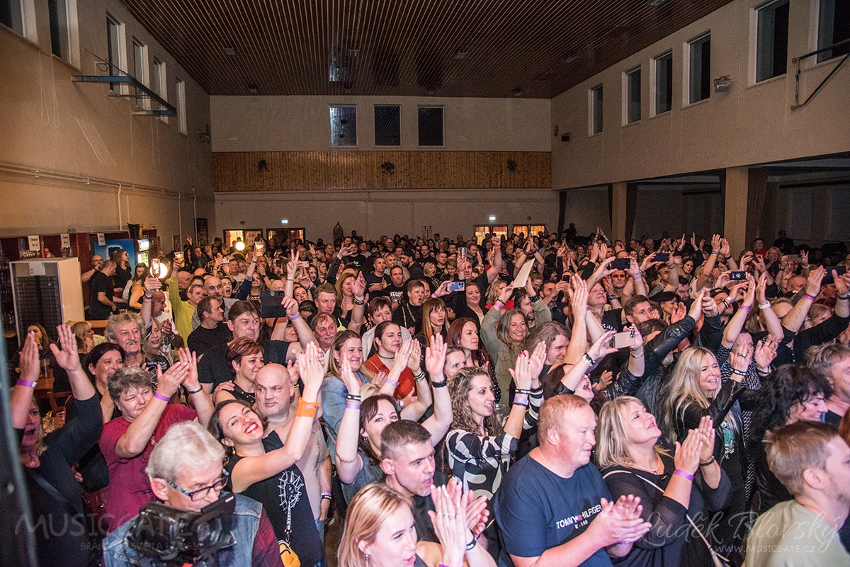 Při koncertě kapely Extra Band revival