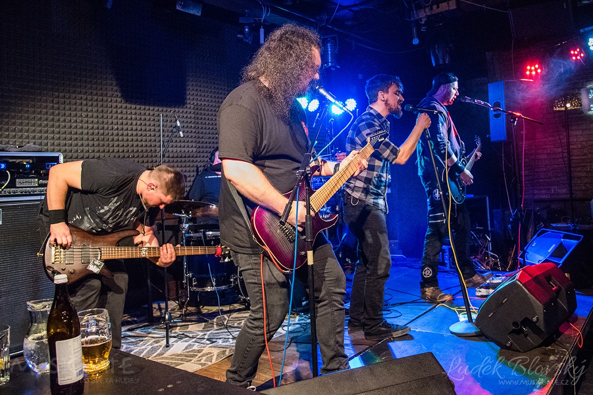 Kapela Five Apes