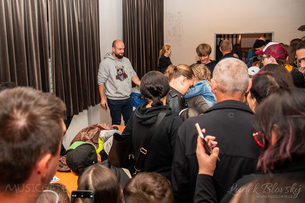 Zpěvák a muzikant Pokáč - autogramiáda
