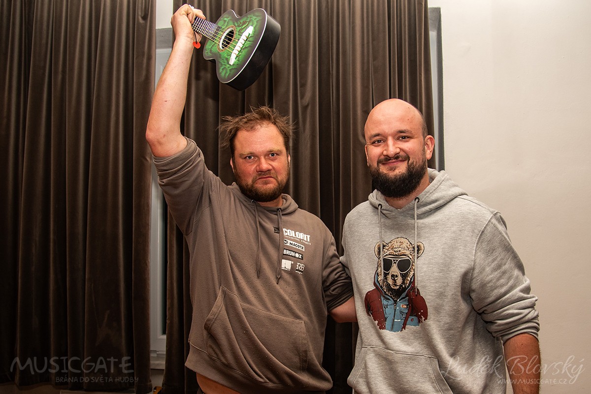 Zpěvák a muzikant Pokáč - autogramiáda