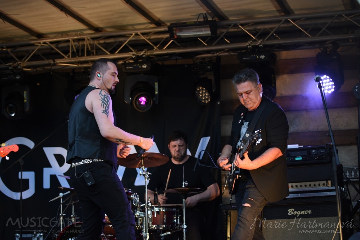 Brány festivalu se otevřely hodinu po poledni …