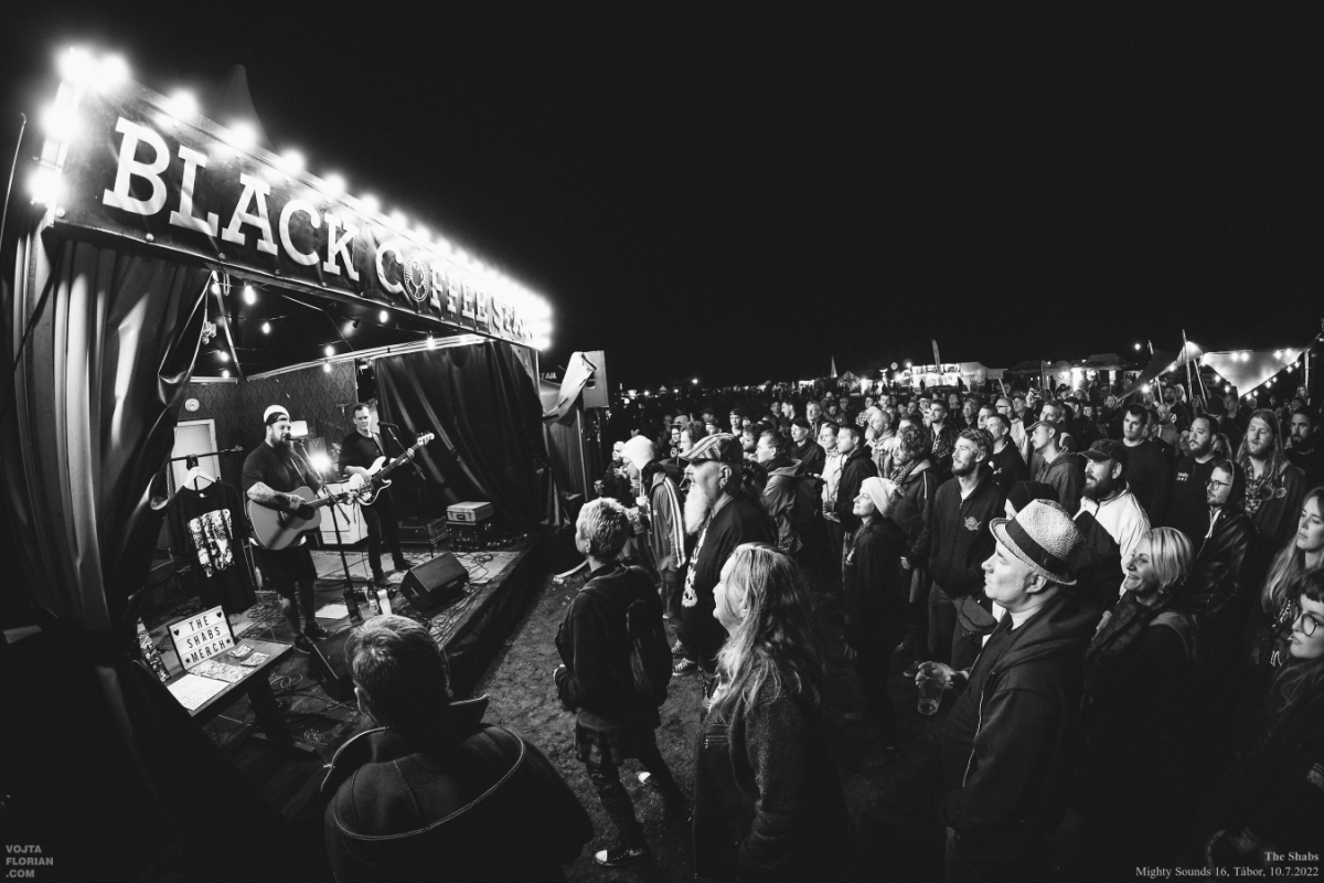 Akustická Black Coffee Stage nabídne večerní …