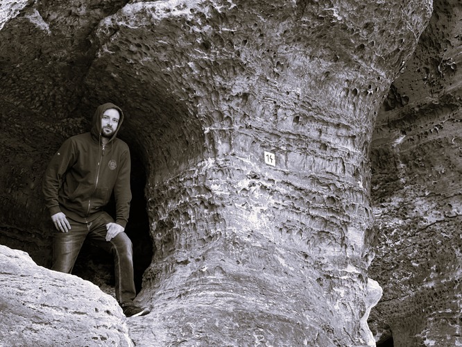 Skartaris je sólový black metalový projekt …