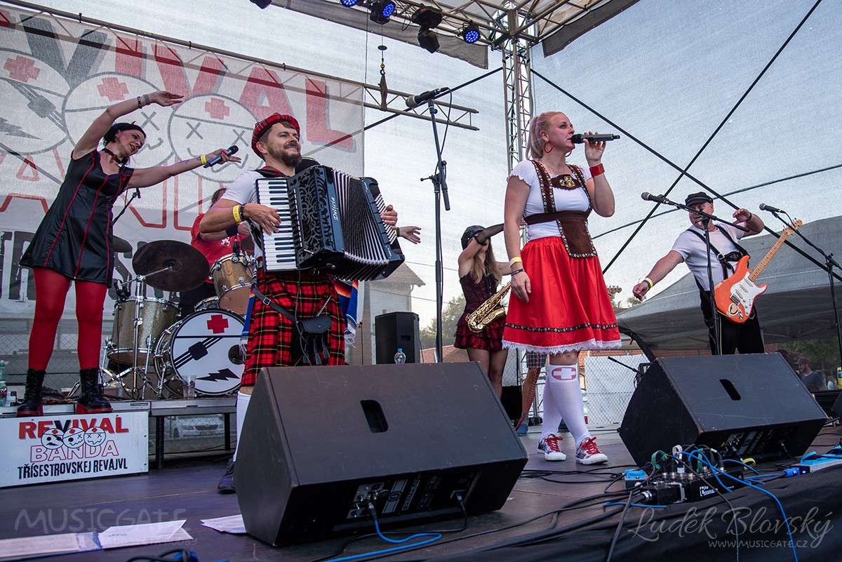 Tři sestry Revival Banda