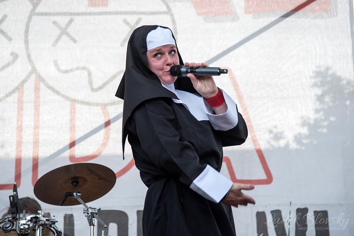 Tři sestry Revival Banda