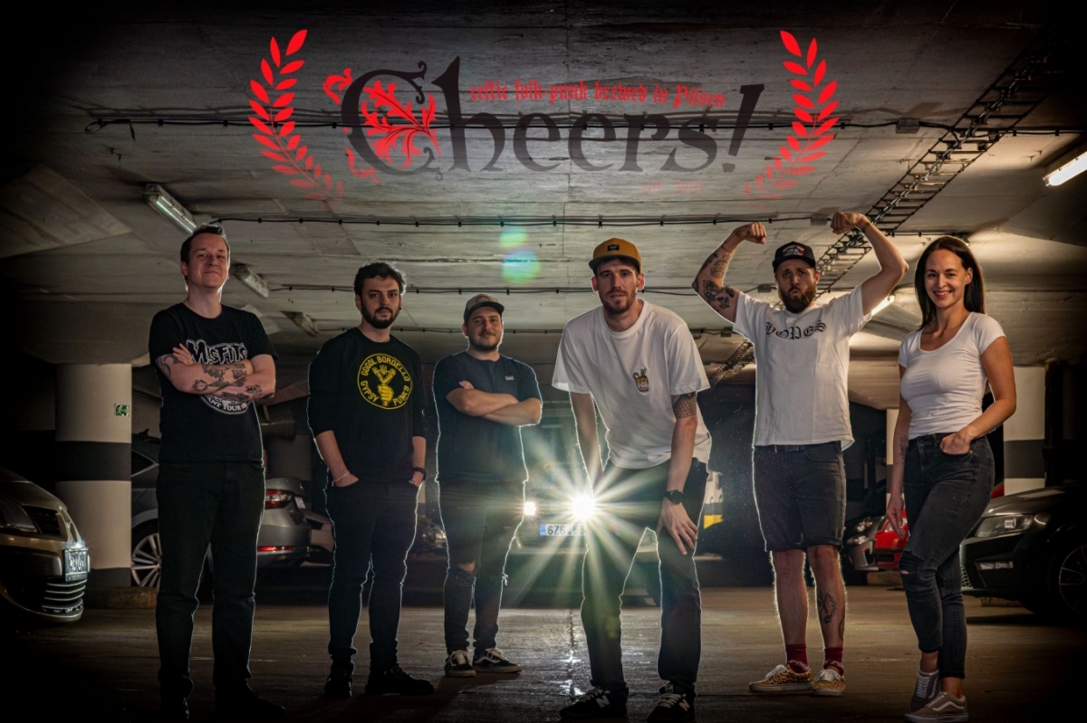 Kapela Cheers!
	Cheers! vznikli v Plzni v …