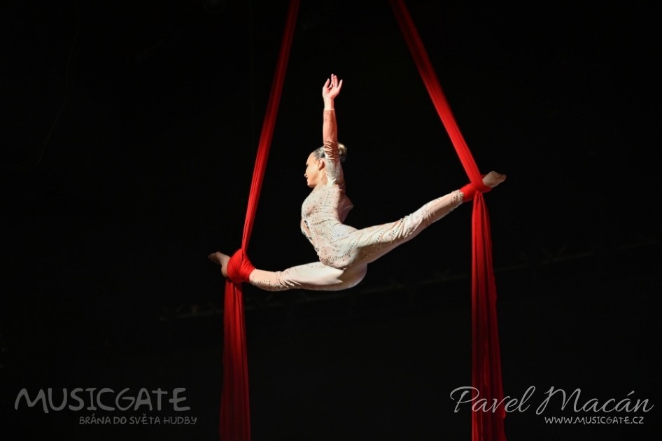 Kromě jednotlivých interpretů nesmíme …