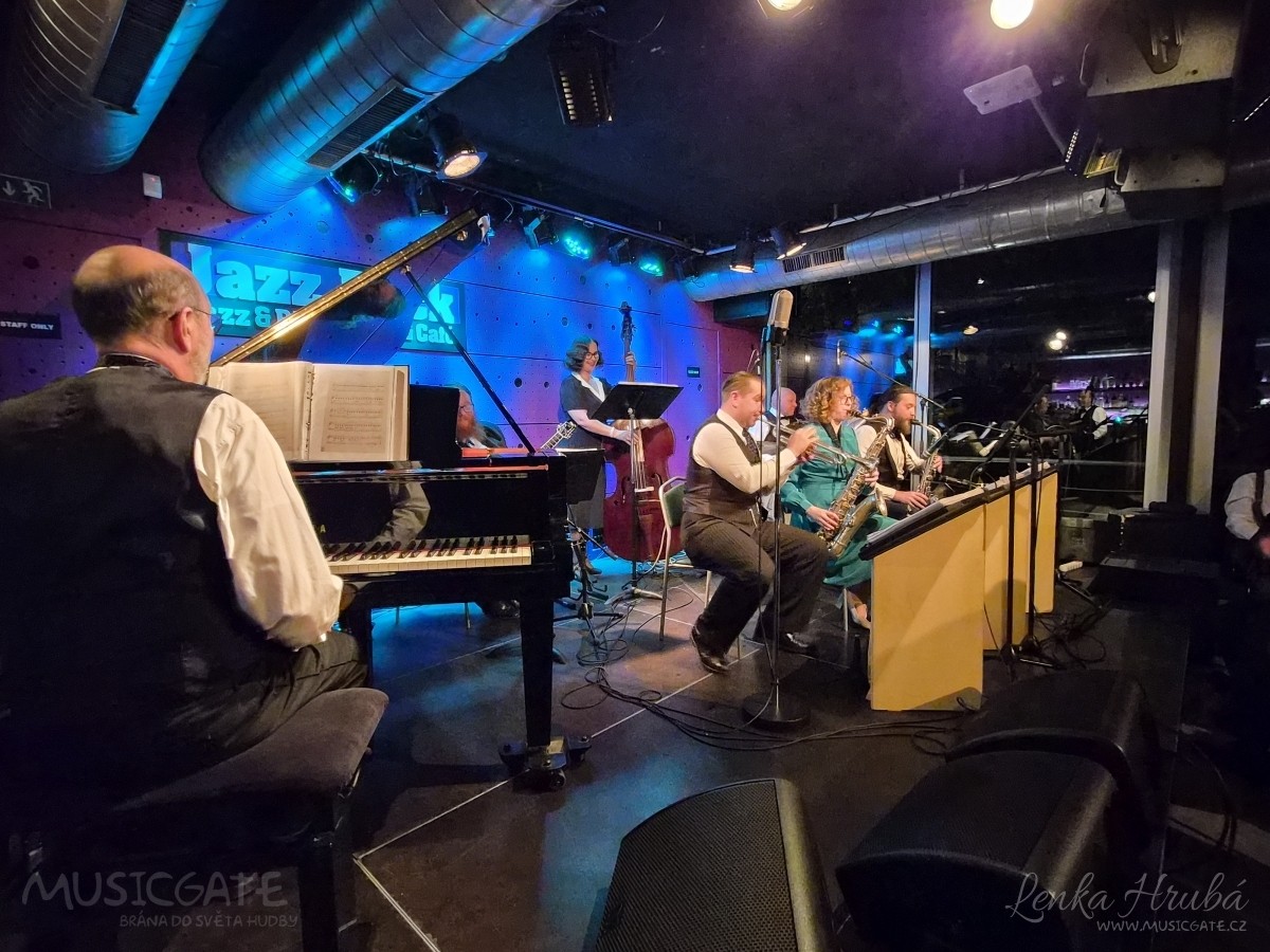 Swing Melody v Jazz Docku