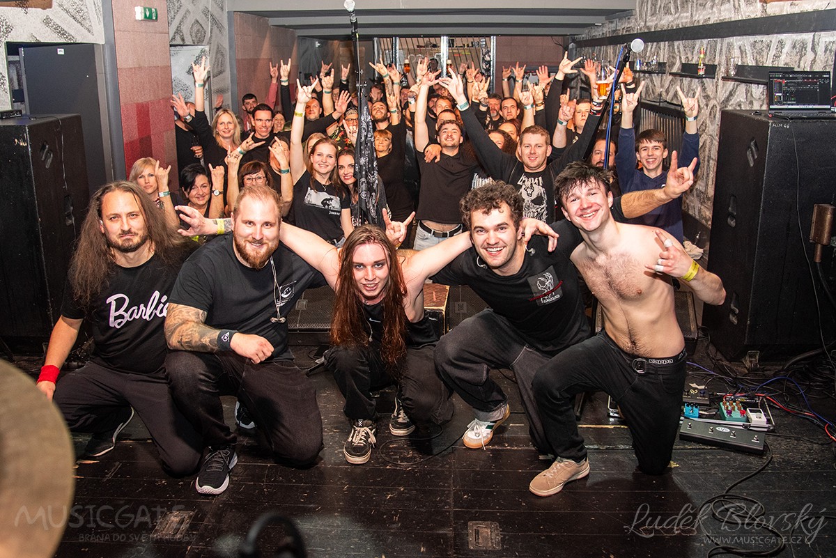 Kapela Reflections Of Amnesia s fans