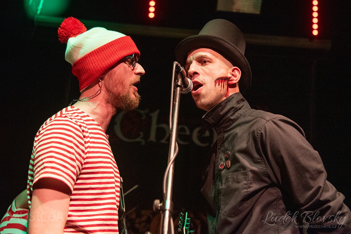 Kapelní host u mikrofonu…