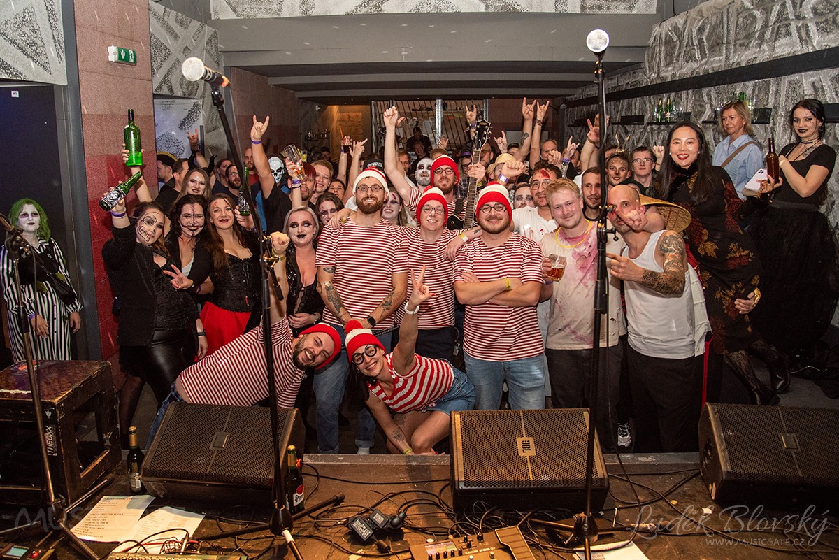 Kapela Cheers! s fans