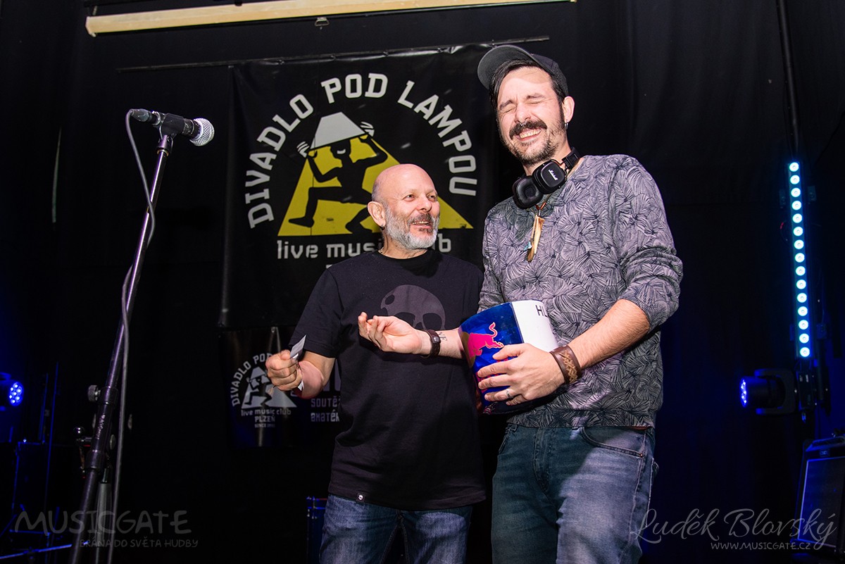 Losování dvou volných vstupenek…