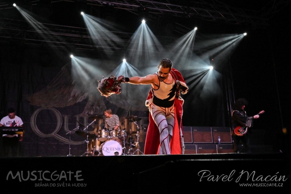 Queenie – světově uznávaný tribute band slavné …
