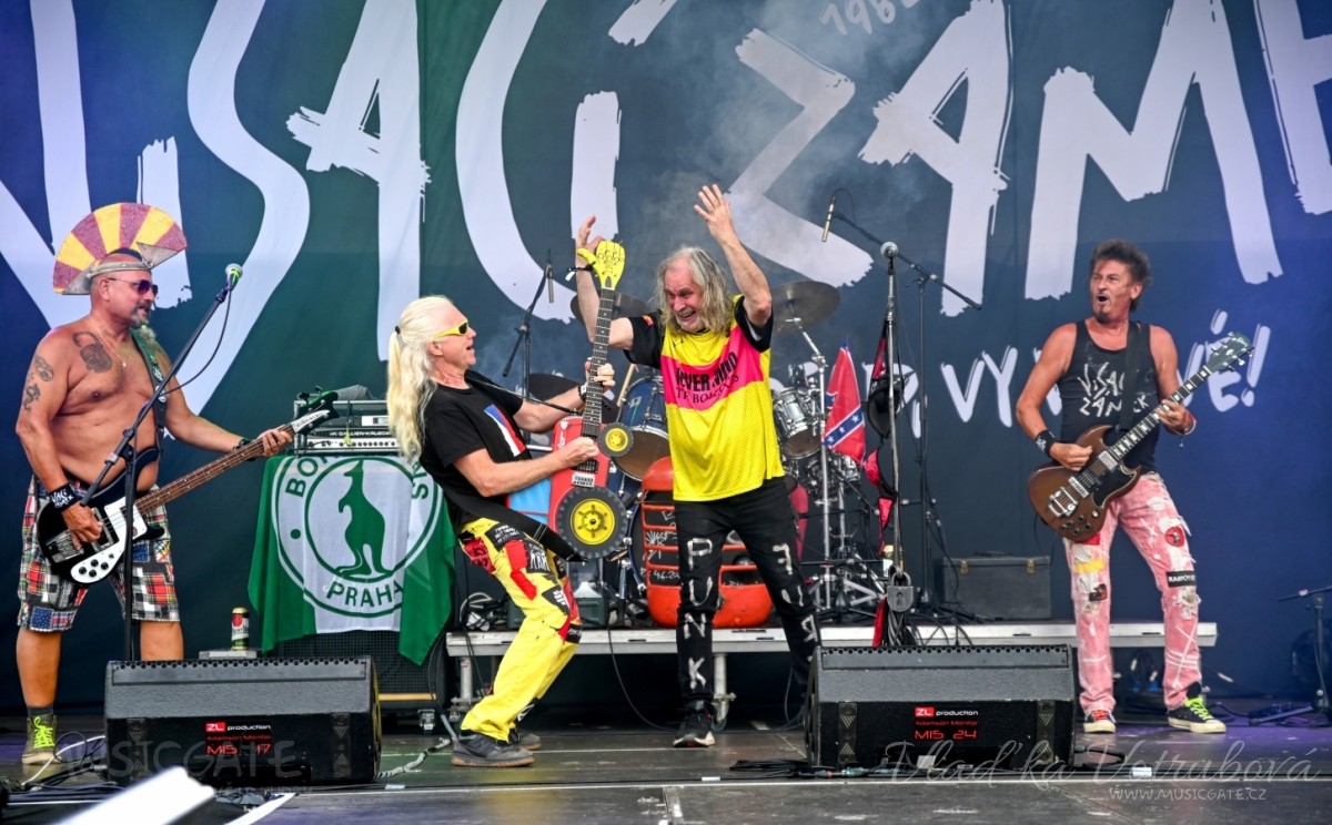 Nespoutané punkáče z Visacího zámku nemusíme …