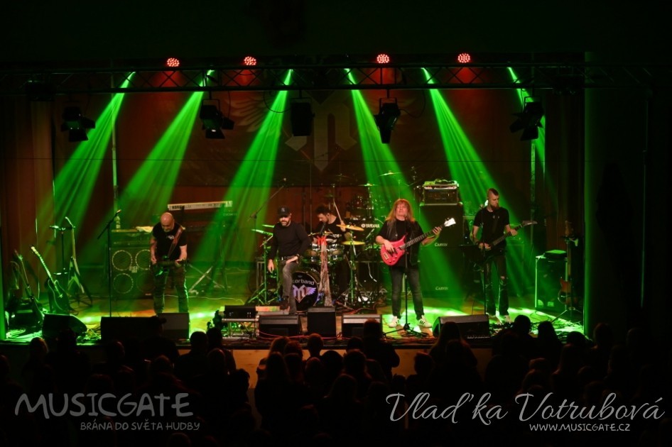 Sál s přilehlým přísálím se stále více …