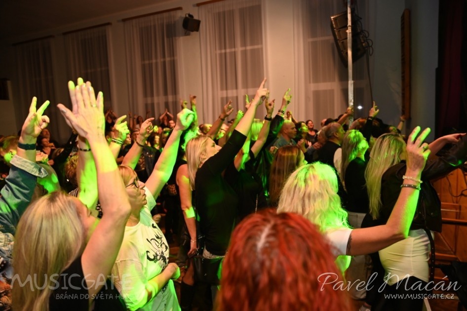 Nestoři české bigbítové scény neváhali a bez …