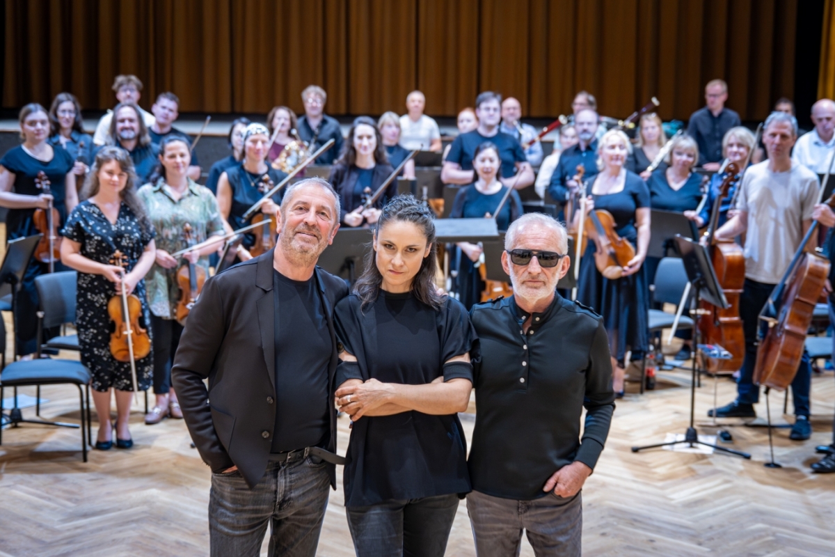 Skupina Čechomor natočila píseň Klevety spolu …