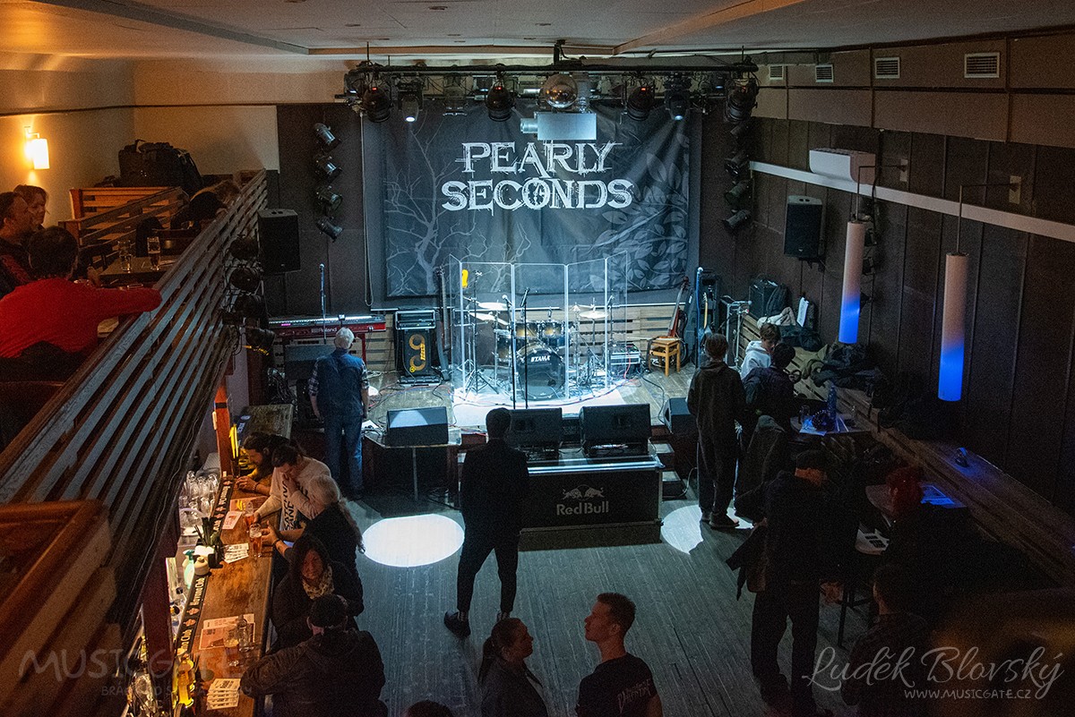 Scéna připravená…