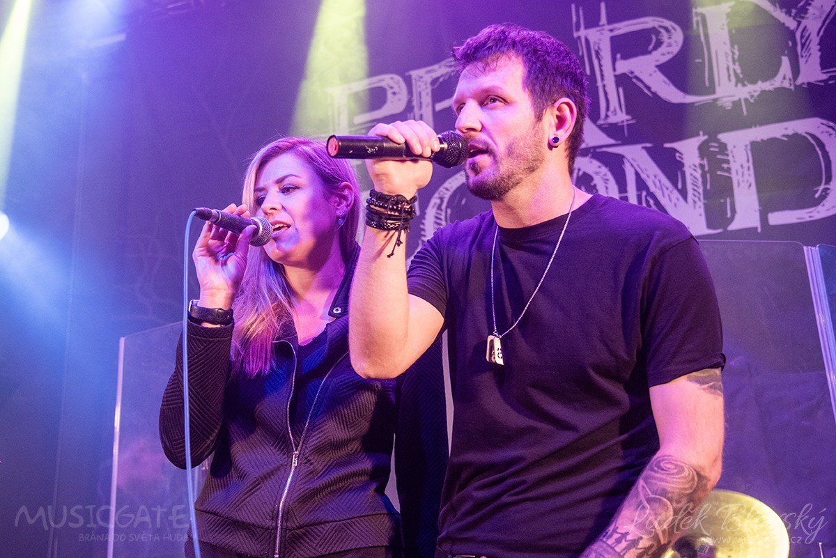 Kapela Pearly Seconds s hosty