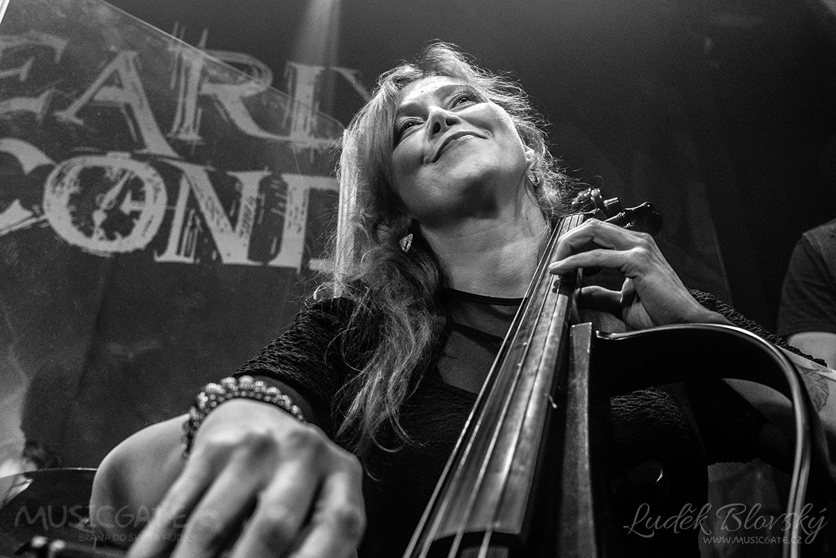 Kapela Pearly Seconds s hosty