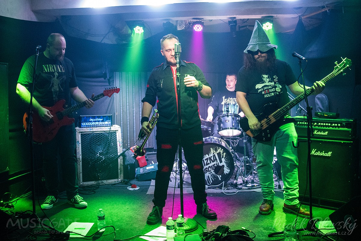 Kapela Nízká úroveň