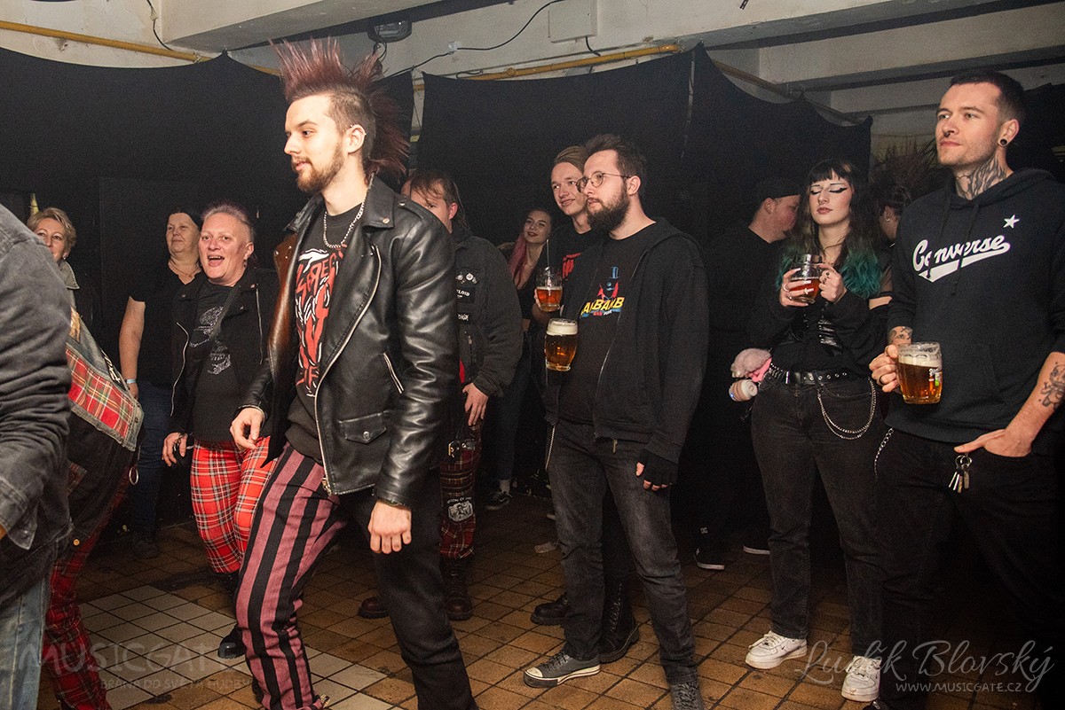 Kapela Nízká úroveň