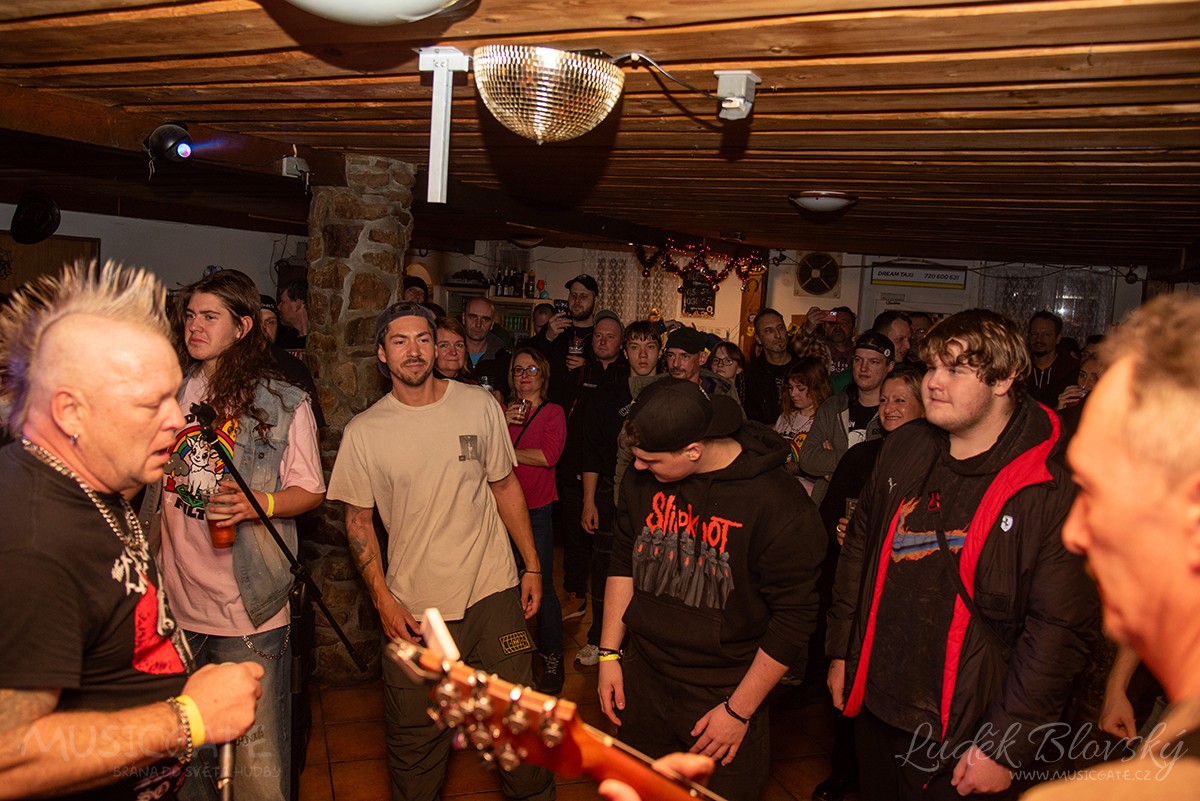 Z koncertu kapely Živelná pohroma