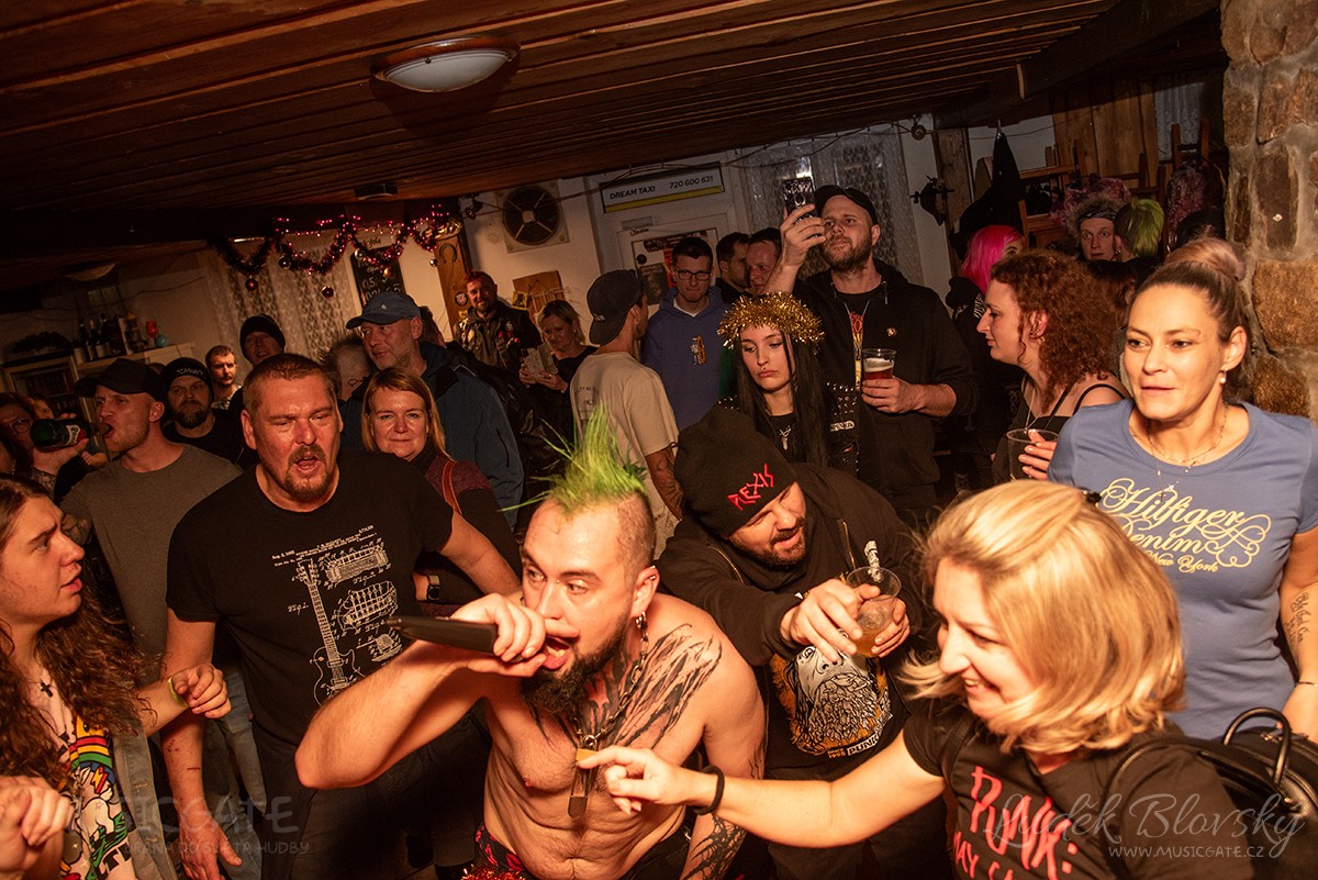 Z koncertu kapely Švagrův punk