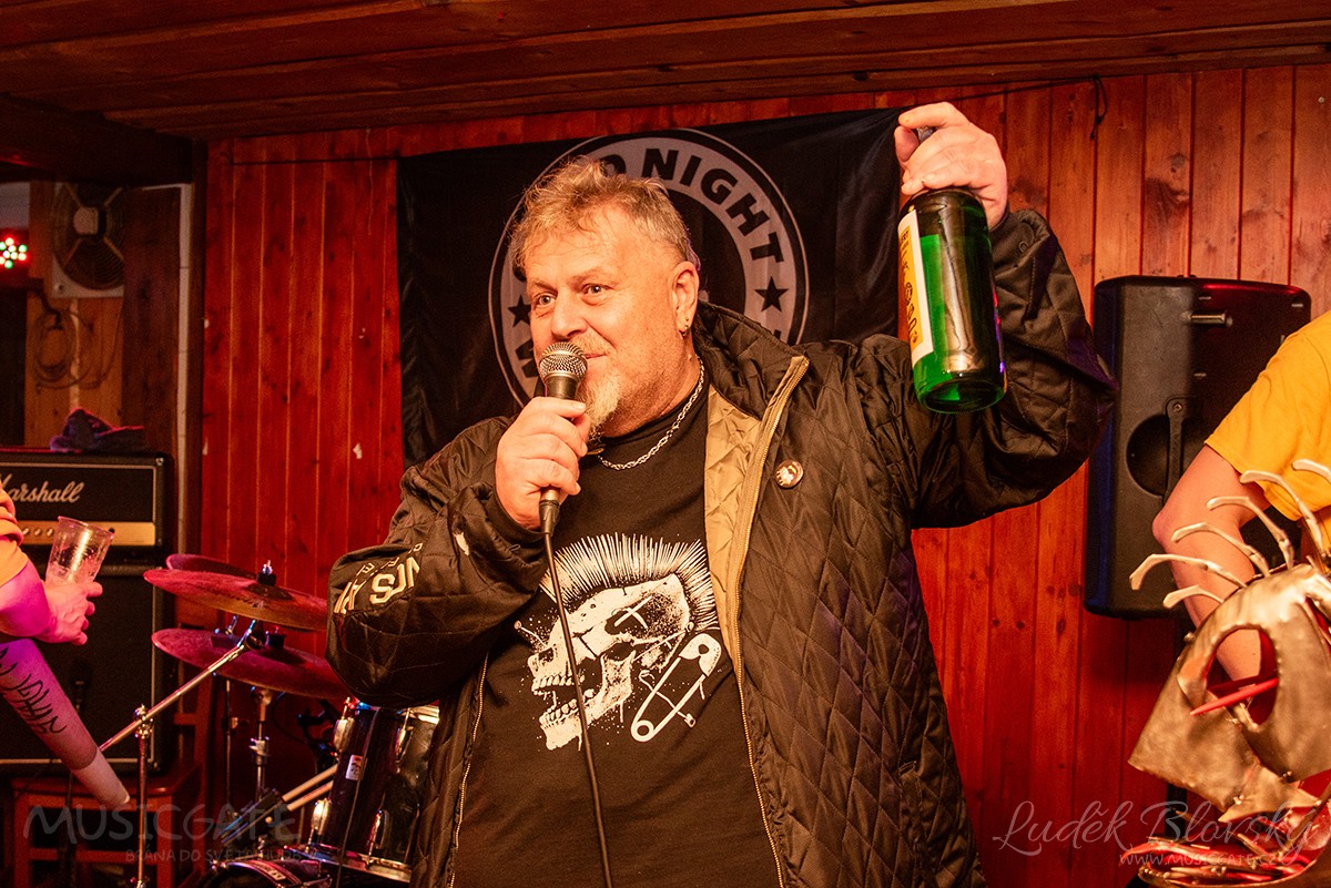 Dražba unikátní lahvičky s alkoholem…