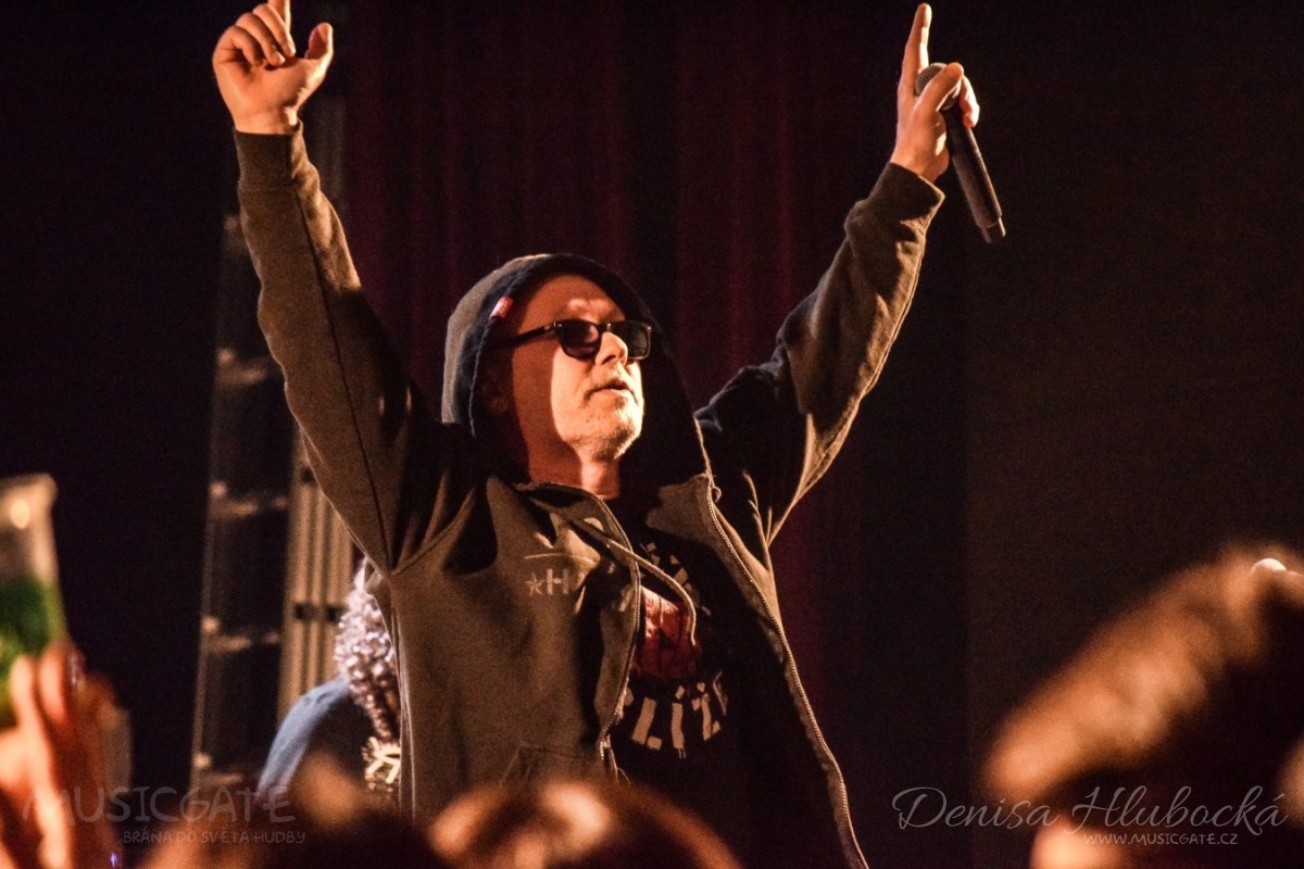 Teď přichází menší pauzička - na cigaretku, &hellip;