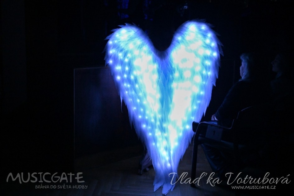 Proběhla blesková úprava scény a stejně jako &hellip;