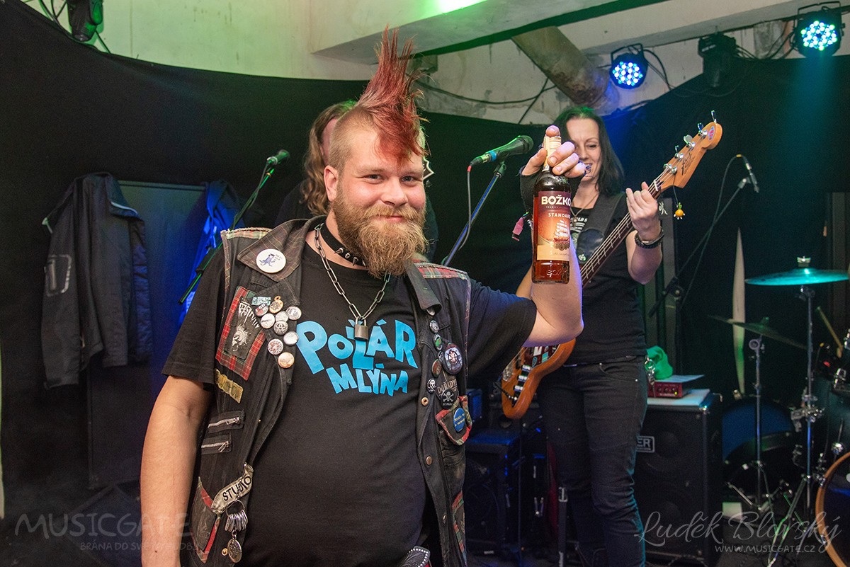 Z koncertu kapely ŠpuntQaně