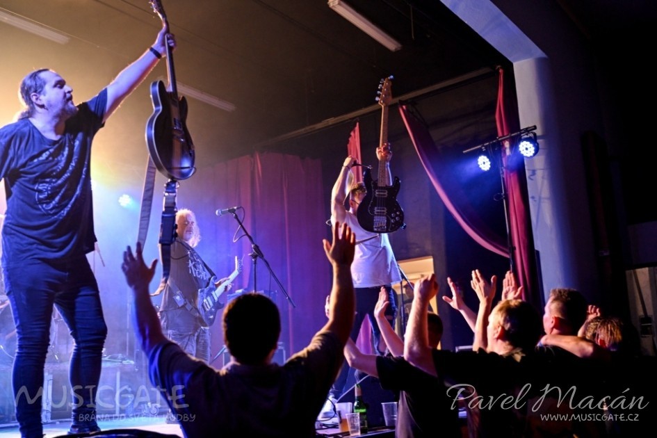 Koncert neskutečně rychle ubíhal a přestože si &hellip;