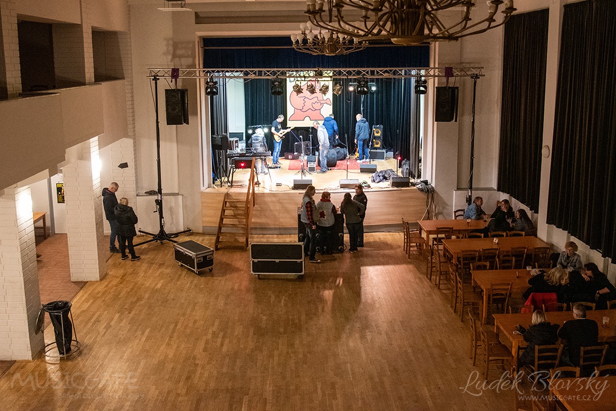 Příprava scény…