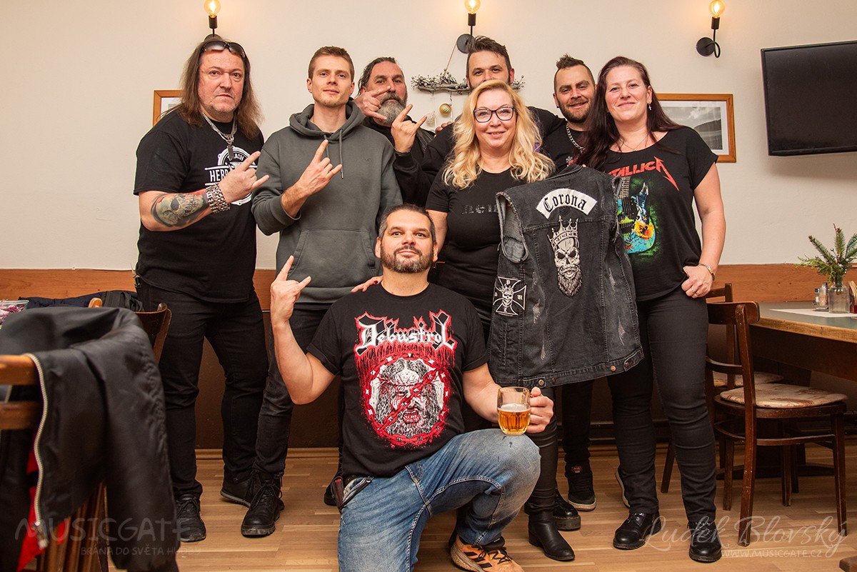 Kapela Corona s pořadatelským týmem