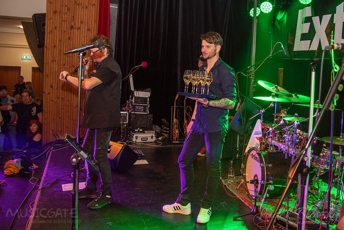 Kapela Extra Band revival - slavnostní přípitek