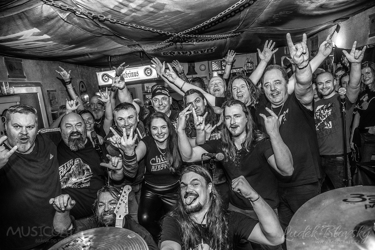 Kapely Chlíff a XATAX s fanoušky